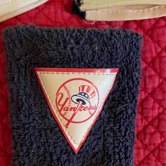 Vintage 1970s NY Yankees left handed batting gloves and sweatband - Picture 2 of 9